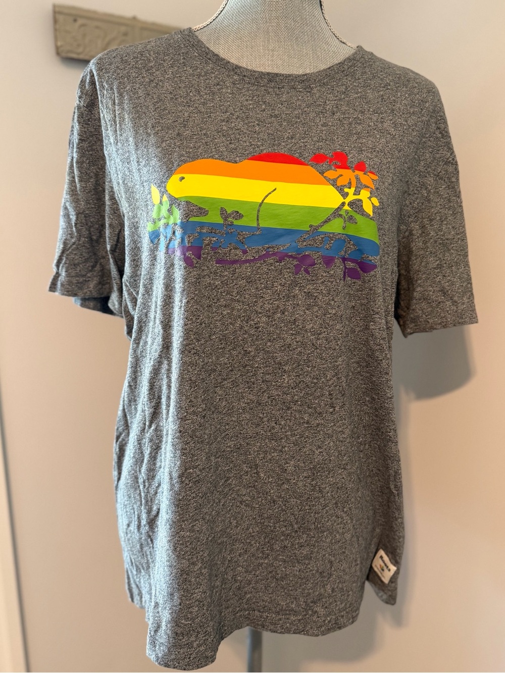ROOTS Short Sleeve 2021 Pride Collection T-Shirt with Rainbow Beaver Logo casual